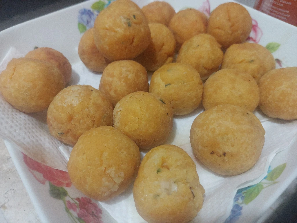 Bolinha de Queijo super saborosa e quente