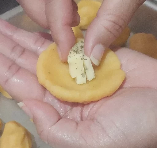 Bolinha de Queijo Aberta