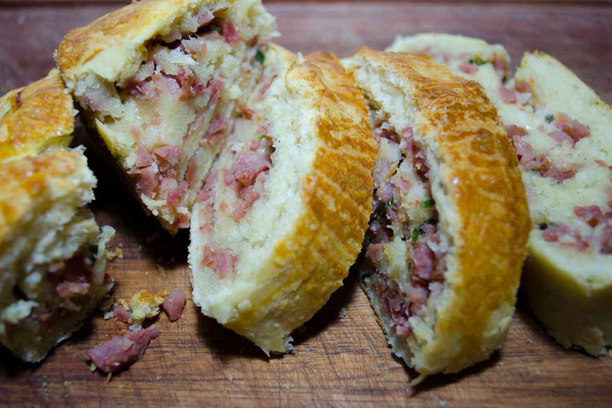 Pão Recheado com Queijo e Presunto