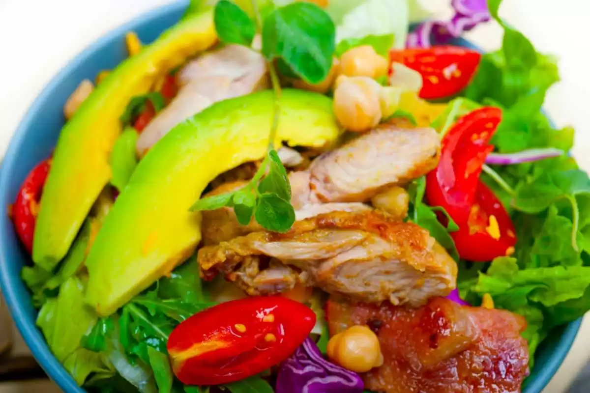 Salada de Frango com Abacate