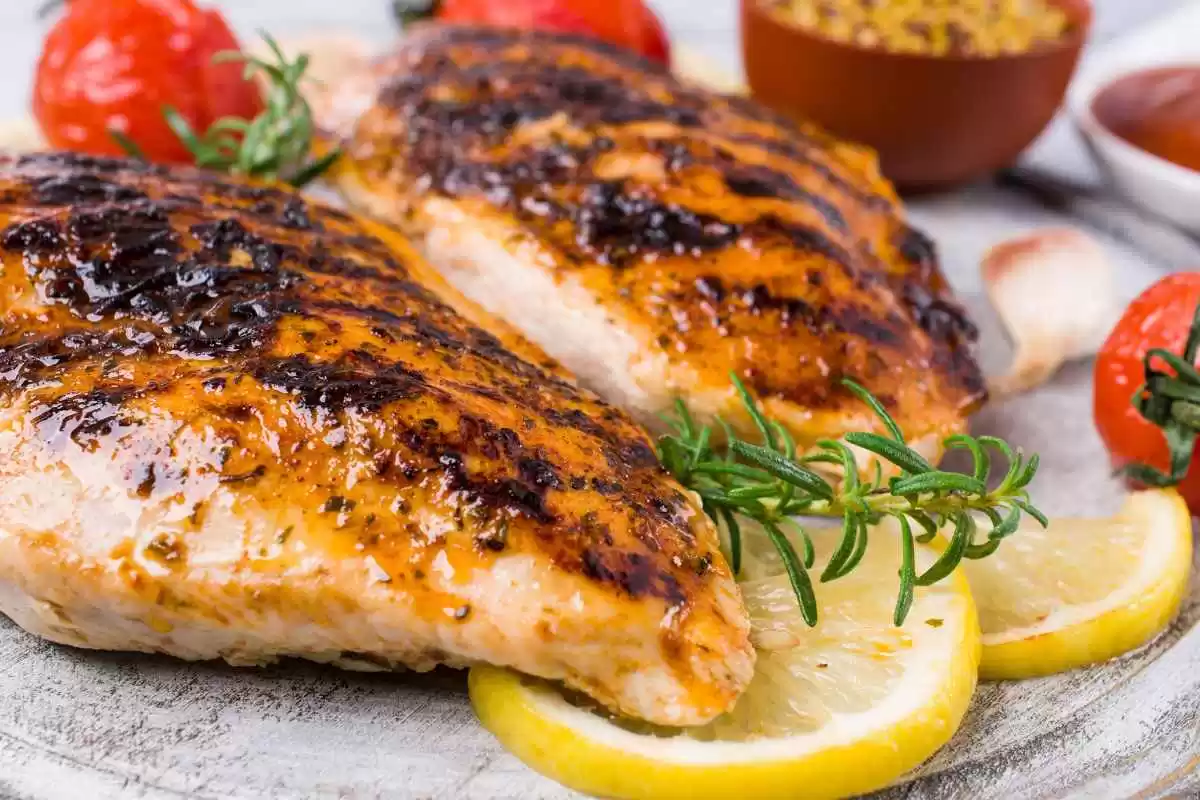 Peito de Frango Recheado Com Manjericão e Queijo