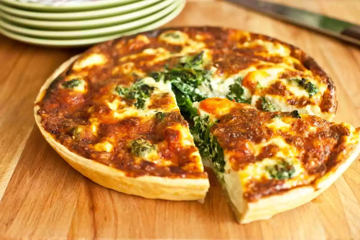 Quiche de Queijo Cheddar com Espinafre