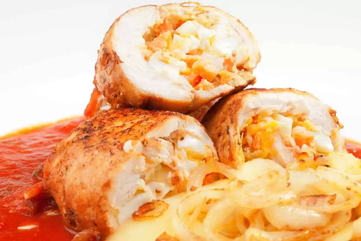 Rocambole de Frango Recheado com Queijo