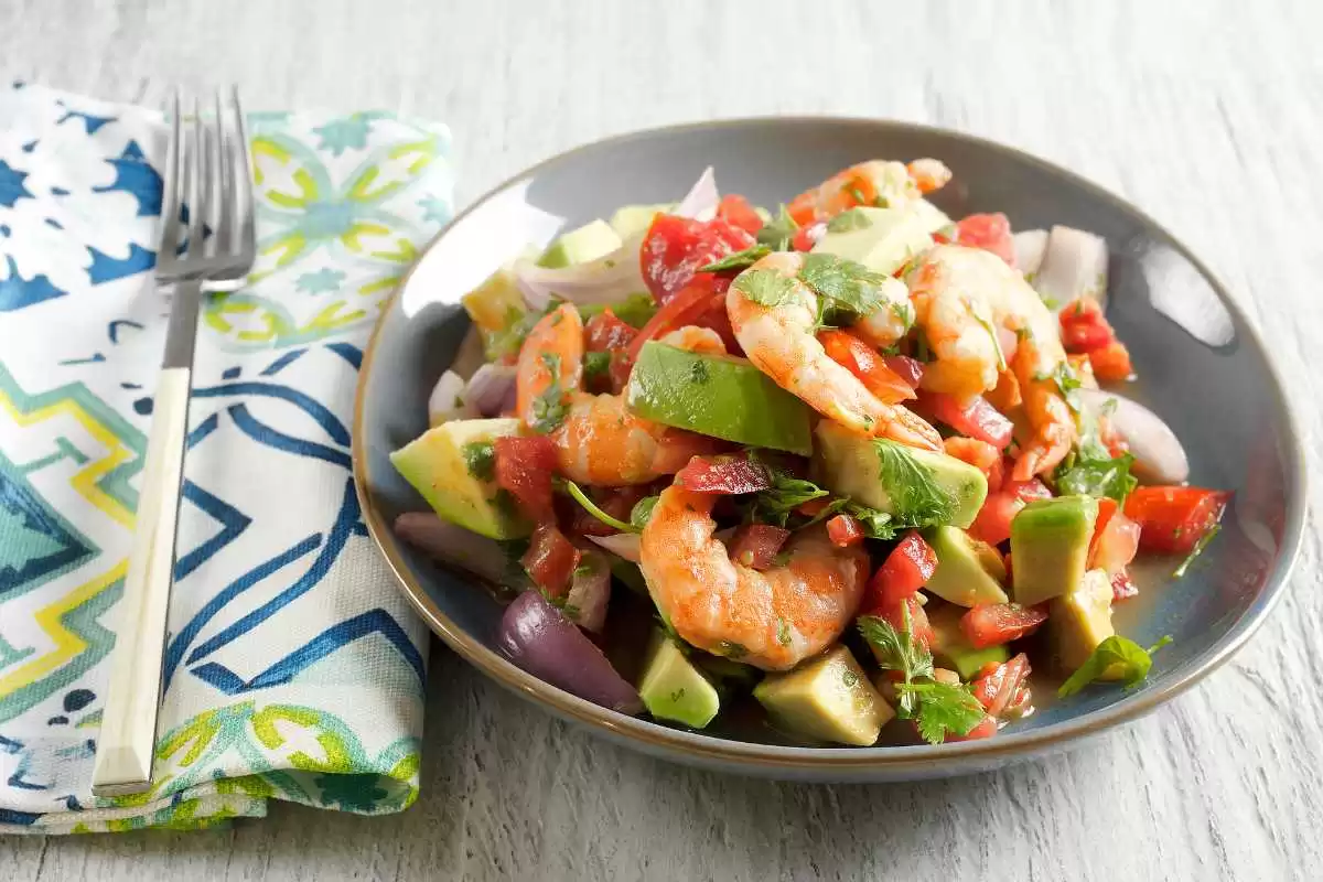 Salada de Camarão com Abacate