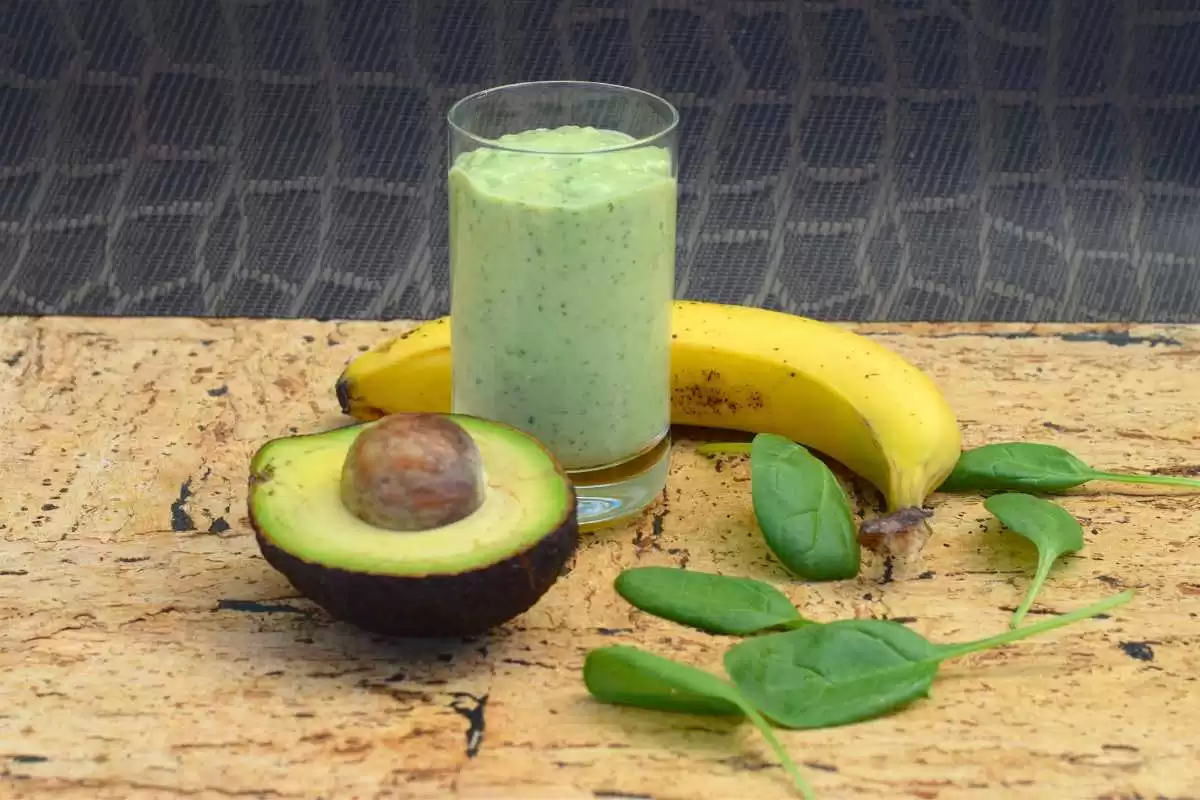 Vitamina de Abacate e Banana com Leite de Amêndoas