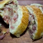 Pão Recheado com Queijo e Presunto